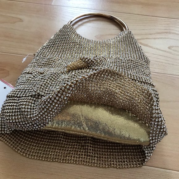 Crystal Ruffle - Picture 5 of 8